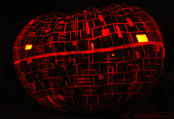 Pumpkin Carving: Deathstar 2008 - Noel