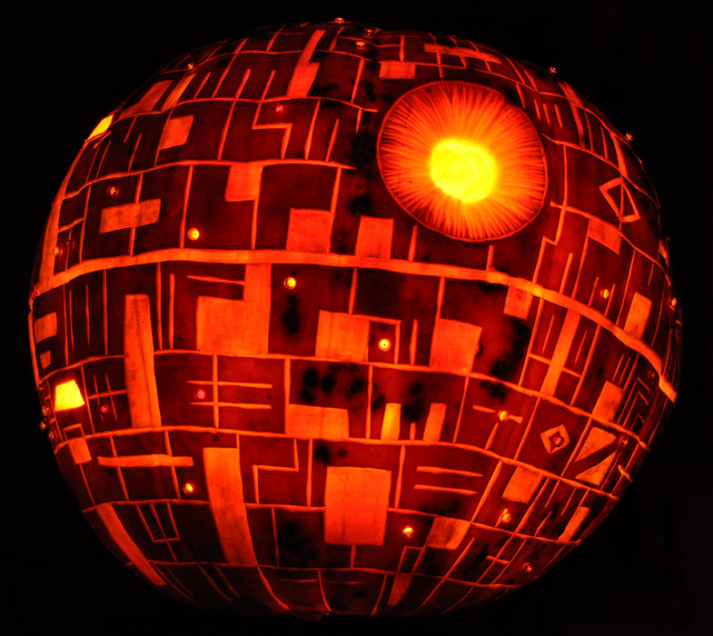 Pumpkin Carving: Deathstar - 2009 - Noel