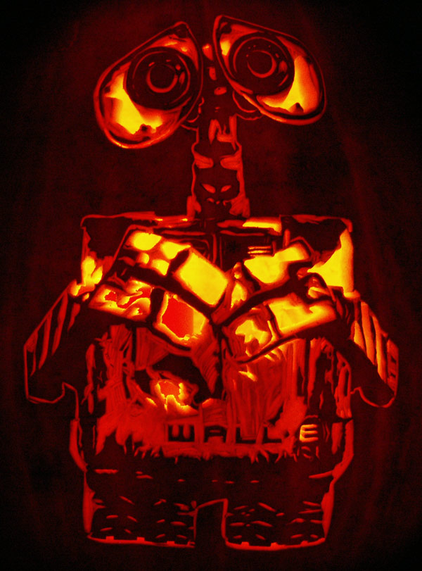 Pumpkin Carving: Wall E - Nam